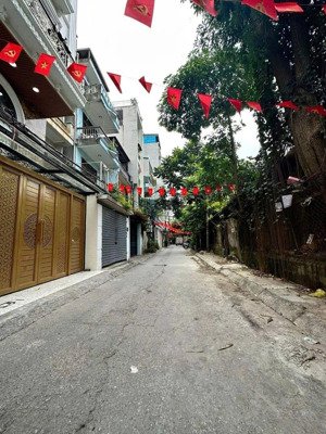 bán nhà ngõ tự do,trần đại nghĩa.ô tô trong nhà dòng tiền ổn định 150t/ tháng.99m2 - 7tầng - 38tỷ