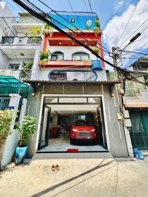 xe hơi ngủ trong nhà, 4 tầng, ngang 5m, 3 phòng ngủ lớn full nội thất, hẻm 6m thông gần mặt tiền.