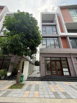 91m xẻ khe phố biển 7 vin3. trục thông. cạnh công viên nc. giá tốt nhất thị trường