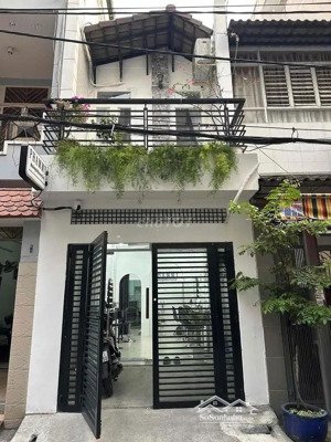 hẻm xe hơi huỳnh văn bánh. p14. phú nhuận - 2 tầng ( 3 x 15m ) - hđt : 20 triệu - giá 9,5 tỷ