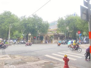 vị trí vàng - cho thuê nhà quận 3 góc 2mt võ văn tần gần công viên tao đàn - 25x30 - 14p - lề rộng