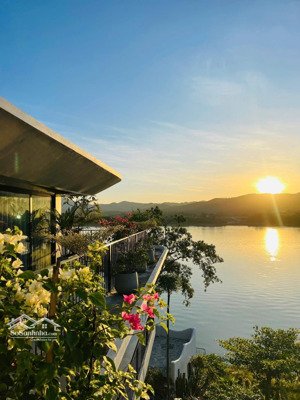 chính chủ bán villa homestay mặt phố tl317 mặt sau bám sông đà xanh biếc, để phát triển khu vực