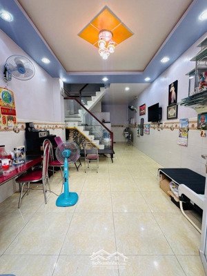 gấp bán qua nhà mới hẻm xe hơi ~ 50m 3 tầng chỉ 6.9 tỷ tl