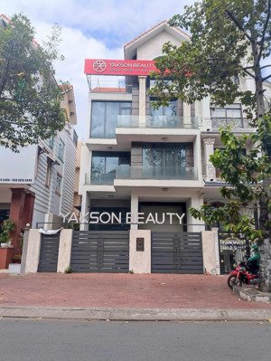 ngộp bank bán gấp ngay mặt tiền song hành, q2 - dt:8 x20m 4tầng + tm - hđt: 120tr/th - giá bán 38tỷ