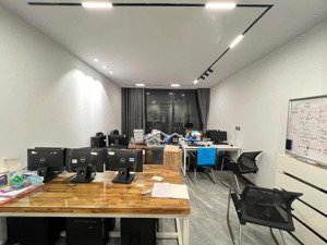 bán nhà mặt phố trần quốc hoàn, 29,4 tỷ, 52,1m2, giá siêu hời, kinh doanh mới hình thức.