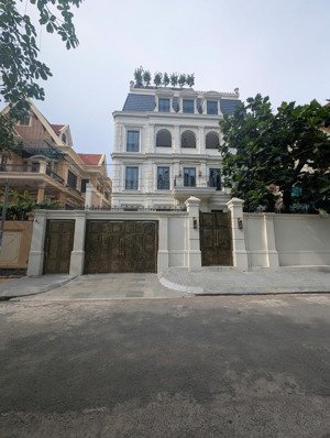 bán biệt thự thảo điền; 4 tầng; diện tích 383m2; đường nguyễn văn hưởng tóp 1; giá 84 tỷ