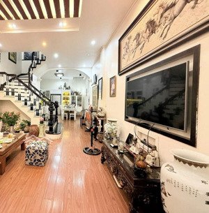 bán nhà mặt hoàng quốc việt, 37,4 tỷ, 60,9 m2, chính chủ, kinh doanh vô đối, vỉa hè đá bóng.