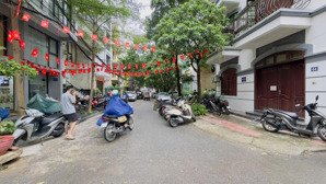 chính chủ bán nhà đào tấn dt 48m2, mt 5.3m, ngõ rộng