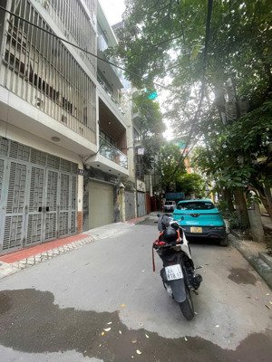 mặt ngõ ô tô tránh - 7 tầng thang máy kinh doanh - nội thất xịn xò - mặt tiền đẹp