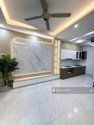 nhà dân xây đơn lập. 38m 5 tầng. ô tô đỗ gần. chỉ 4,45 tỷ