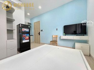 full nội thất mới 100%( có sẵn máy lạnh, tủ lạnh, bếp điện,..)