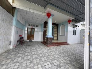 bán nhà hẽm 32 lương văn chấn , phường khánh hậu , tp tân an _ diện tích : 10.5 x 19.8 hậu 7.5m2