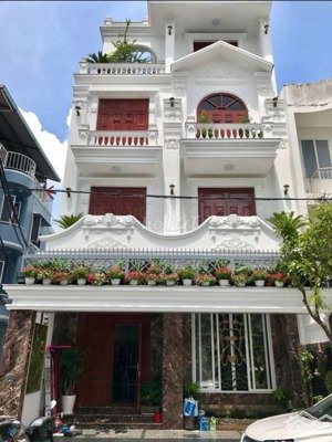 giá thương lượng! chính chủ bán nhà 3 mặt tiền siêu đẹp sang trọng khu sân bay 7,4m x 14m , 4 tầng