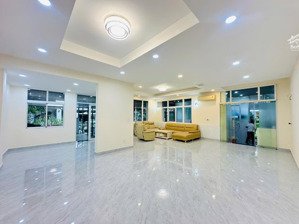 cho thuê căn biệt thự góc mỹ thái 2 pmh hông công viên. dt 256m2 .5pn,5wc giá 105tr/tháng .full nt