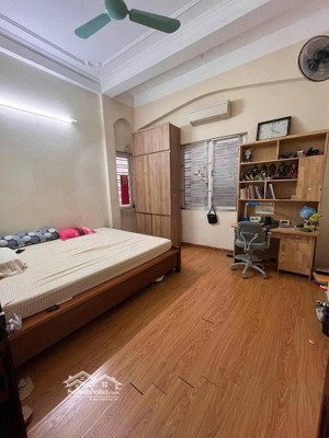 bán nhà cầu giấy 38/40m 4.5 tầng 40m ra ô tô giá nhỉnh 7 tỷ