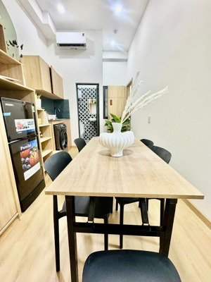 cho thuê nc mặt tiền lê thánh tôn quận 1 .