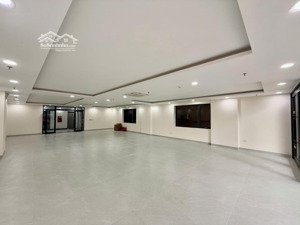 chính chủ tôi cần cho thuê gấp sàn vp ở lạc long quân - tây hồ dt:140m2 có hầm điều hoà giá 20tr