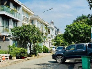 villa cao cấp, kdc hưng phú, liên phường
dt: 15x18m ( nội thất cao cấp )
giá: 34 tỷ ( thương lượng