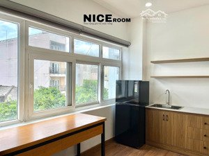 căn hộ studio siêu bự, rộng thênh thang free xe free dv, chỉ tính điện nước