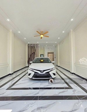 bán nhà lạc long quân 57m- 6 tầng nhà mới gara ô tô , ngõ thông , cạnh hồ tây, ở ngay 2 thoáng