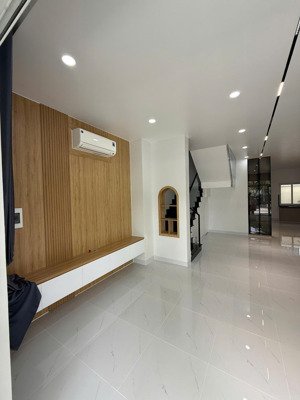 cho thuê nhà phố ecolakes diện tích 6x20m, 4 phòng ngủ full nội thất, mới tinh