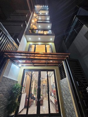 siêu phẩm ng.sơn 6 tầng thag máy xịn full nội thất cao cấp sẵn ở