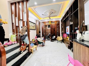 bán nhà phạm văn đồng 32m2,5 tầng, ngõ nông, sổ đỏ nở hậu, ở ngay, giá tốt có thương lượng