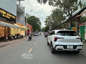 bán đất tặng nhà c4 ngang 10m 240m2 hẻm 496 dương quảng hàm tiện xây mới 21 tỷ hơn. 