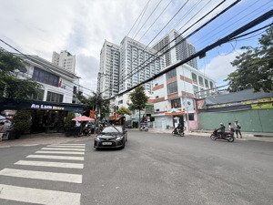 cho thuê nhà mặt phố trung tâm tô hiến thành ngang 14m nở hậu 16m. tổng 400m2