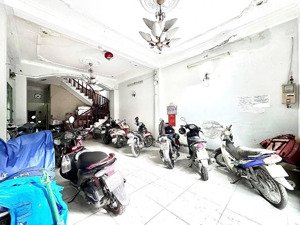 nhà cực hiếm gần sân bay - 3 tầng hxh 97m2 giá 8,95 tỷ ngang 5,2m 9 phòng ngủ.