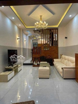 cho thuê nhà phố 4phòng ngủ phúc đạt gần vòng xoay hiệp thành 3
thích hợp ở hoặc mở văn phòng cty