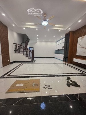 bán nhà ở ngọc lâm long biên 50m lô góc ô tô đỗ gần gần trường học tiện ích bạt ngàn