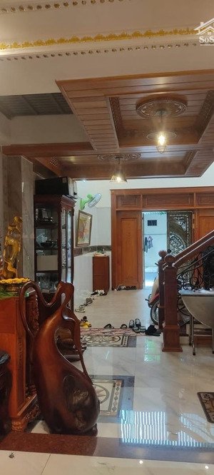 bán gấp nhà 3 tầng vị trí đẹp sát vinhomes q9 với dt 4*15 giá siêu hời chỉ 4,5tỷ vị trí đẹp,