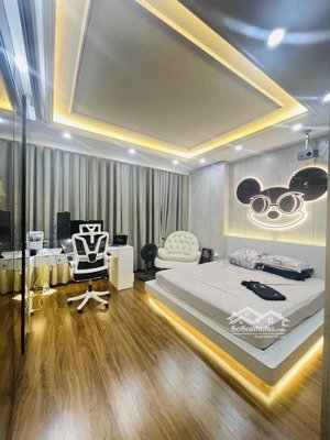 ngoại giao đoàn - nhà mới - lô góc - thang máy nhập khẩu - bãi gửi xe gần - bạt ngàn tiện ích