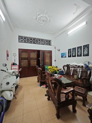 tặng nhà 4 tầng cũ p. nghĩa tân - q. cầu giấy vị trí tuyệt vời , ô tô vào nhà , ngõ thông kdoanh