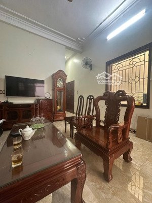 bán nhà tư đình ô tô vào nhà, sân rộng thoáng! diện tích 103m, dân xây chắc chắn, có s