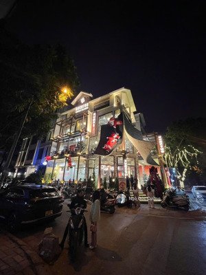 view hồ hoàng cầu 150m x 4t, mt 12m, có thang máy, giá 90tr/tháng hợp spa thẩm mỹ cafe 