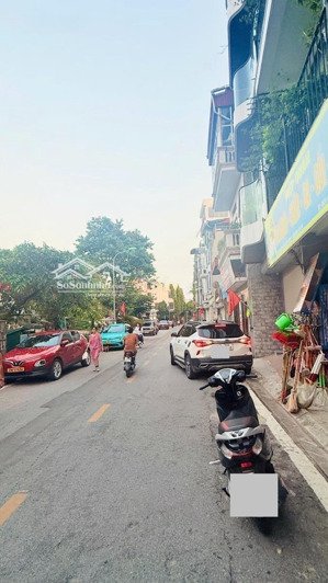 nhà đẹp ngõ 640 nguyễn văn cừ -6 tầng thang máy-mặt tiền trên 8m-gần oto giá nhỉnh 11t