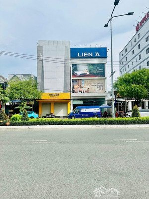 cho thuê nhà mặt tiền 30 tháng 4 gần ngã tư trần hoàng na ngang 7m