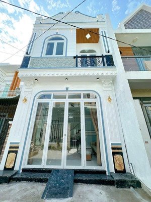 bán gấp căn nhà đang cho thuê 8tr/tháng ở gần vòng xoay an lạc , bình tân , tphcm