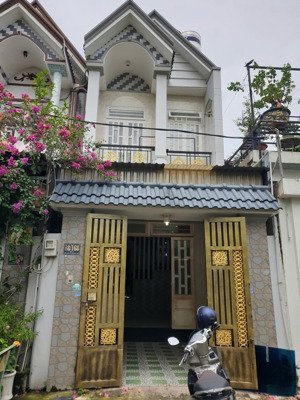 nhà trục chính kdc đại hải, dt: 4 x 19m 1 trệt 1 lầu, gần chợ đại hải