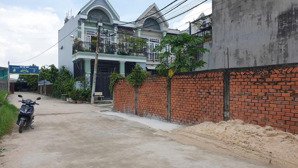đất thổ cư, góc 2 mt, dt: 5.7m x 15m gần công viên sinh thái, hồ cá koi