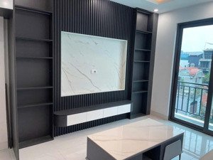 nhà đẹp 6 tầng thang máy ô tô đỗ cửa