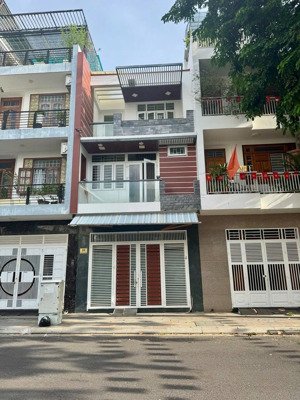 nhà 3 tầng mê đúc ngay trung tâm vcn phước hải 2 mặt đường lớn ô tô vào nhà cách biển 1.5km