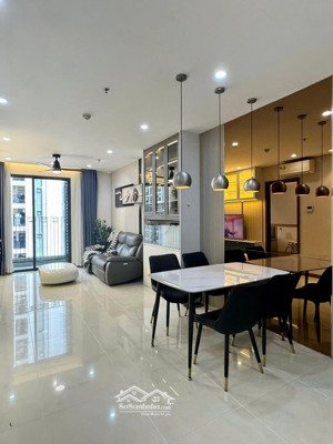 bán căn hộ tại oriental plaza, 105m2, 3pn, 3wc giá: 4.5 tỷ nhà mới đẹp, lh: dũng