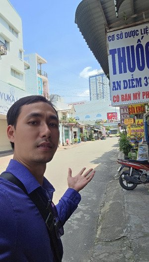 mặt tiền số 6 đồng an , 5 x 30m, đi bộ ra vincom, cách 50m, giá 7.2 tỷ