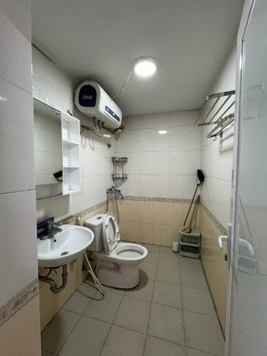 tôi bán căn hộ a6- nam trung yên, nguyễn chánh, 50m2, hơn 4 tỷ. 