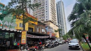 chủ cần bán gấp bt văn khê, hà đông, trục đường đôi kinh doanh. 185m , 3 tâng, mt 11m. giá 45 tỷ.