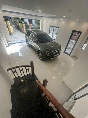 bán nhà nghuyễn sơn,thang may,gara ô tô, nội thất sang sịn ,chỉ 12 xty