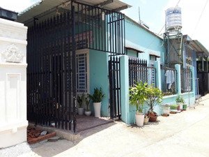 nhà định hoà gần trưởng tiểu học, diện tích 10 x 11m, thổ cư 60m đường bê tông 4m, giá 1,9 tỷ